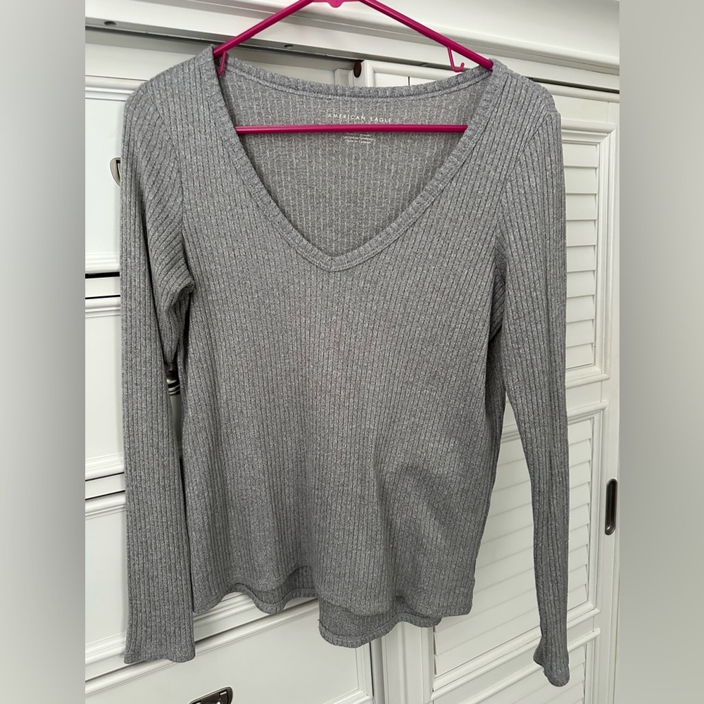 American Eagle Outfitters Heather Gray V-Neck Long Sleeve